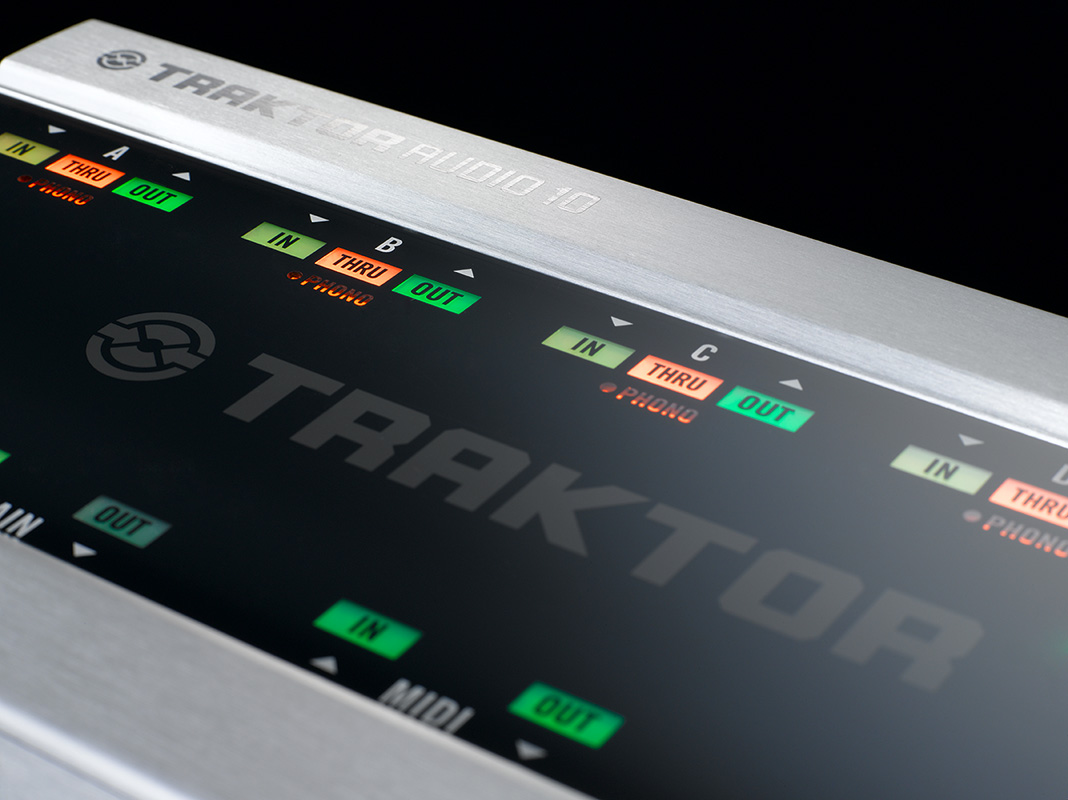 TRAKTOR AUDIO 10 - Macro Top