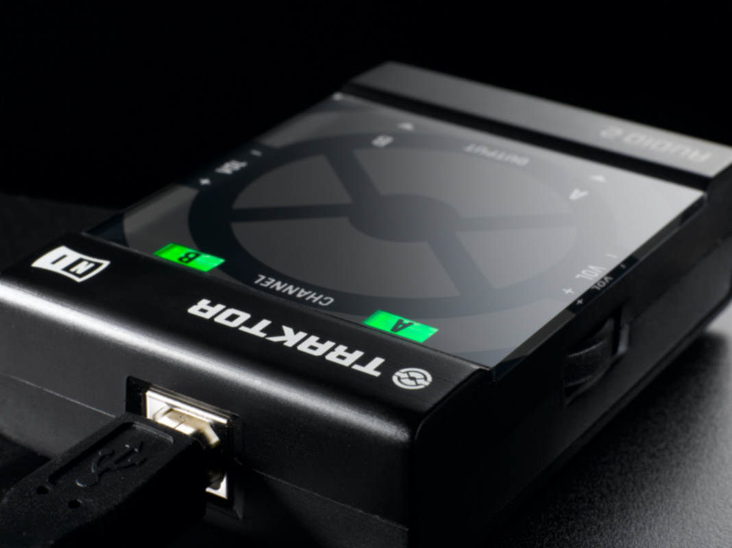 TRAKTOR AUDIO 2 - Close-up 1