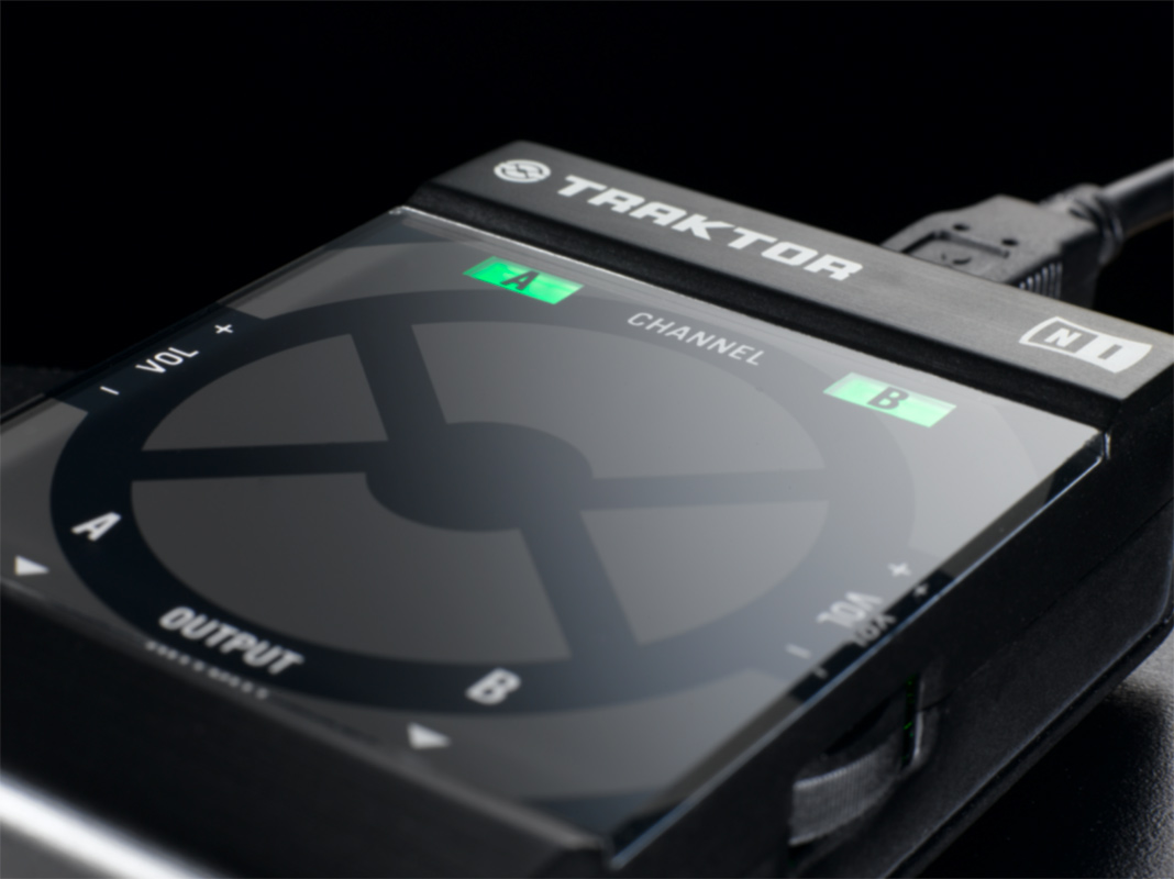TRAKTOR AUDIO 2 - Close-up 2
