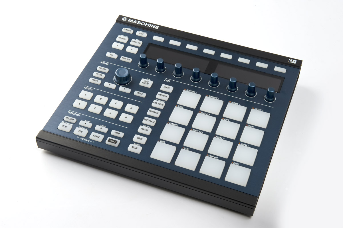 STEEL BLUE on black MASCHINE