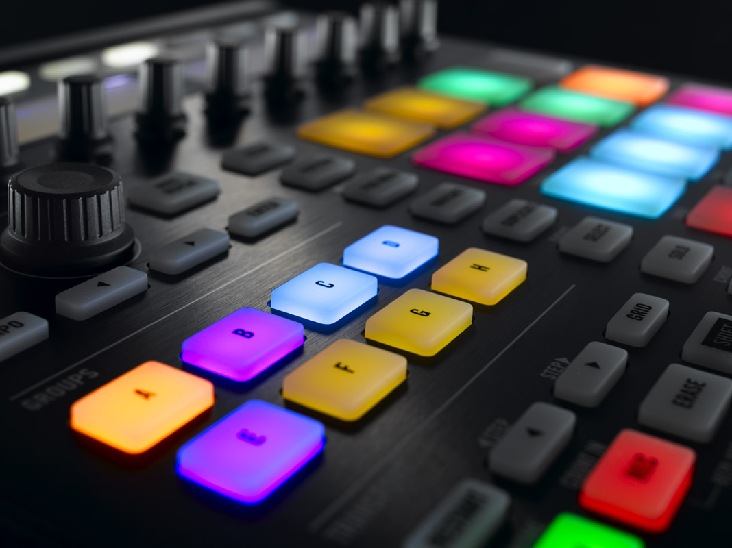 MASCHINE black detail - group buttons