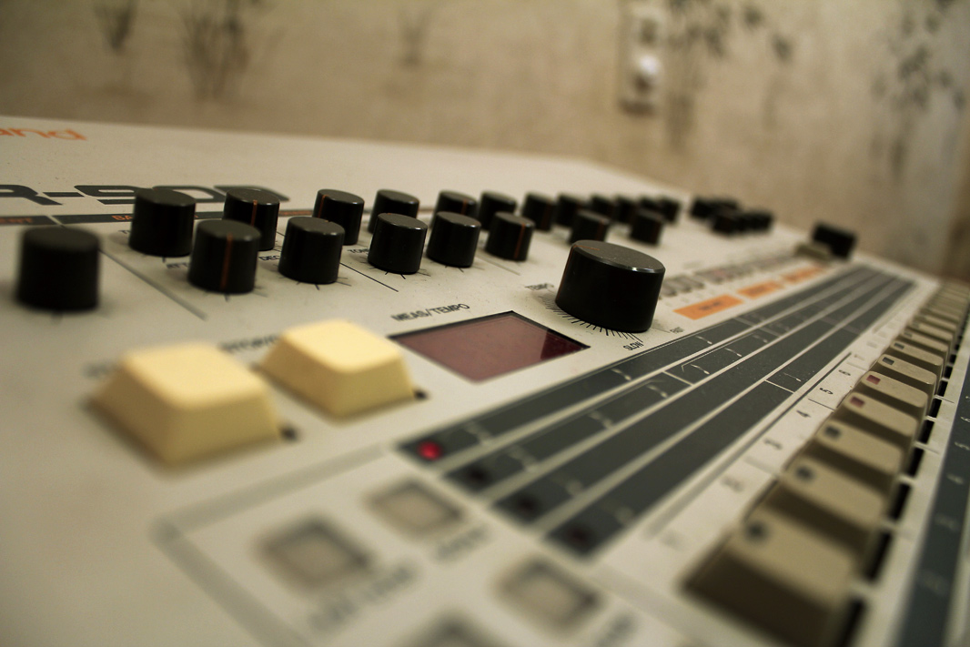 Roland TR 909