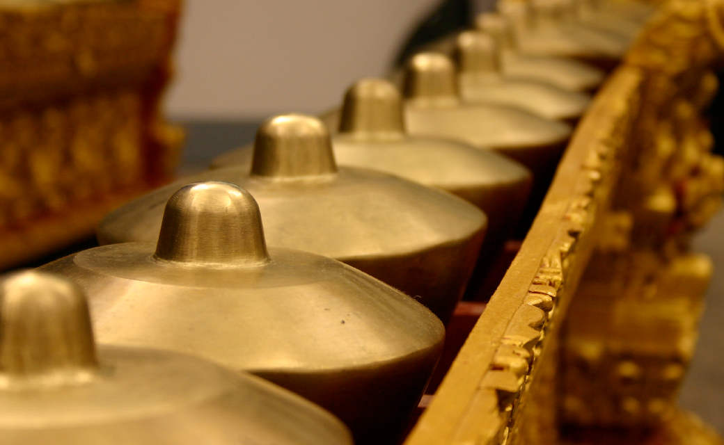 THE KETTLE GONGS