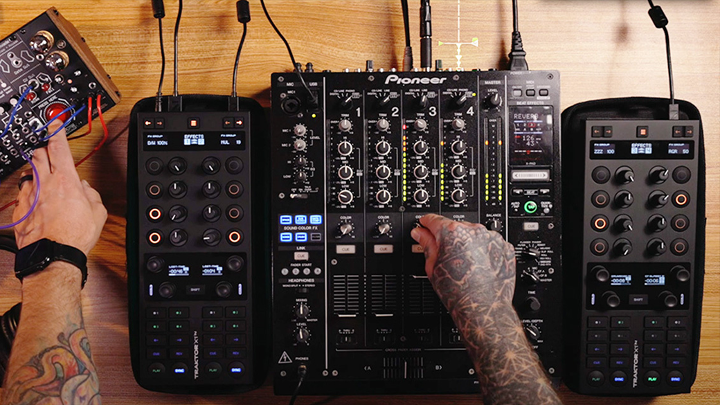 Advanced DJ setups using the X1 MK3
