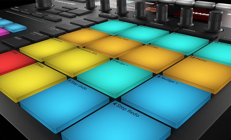 Maschine MK3のパッドとノブのクローズアップ