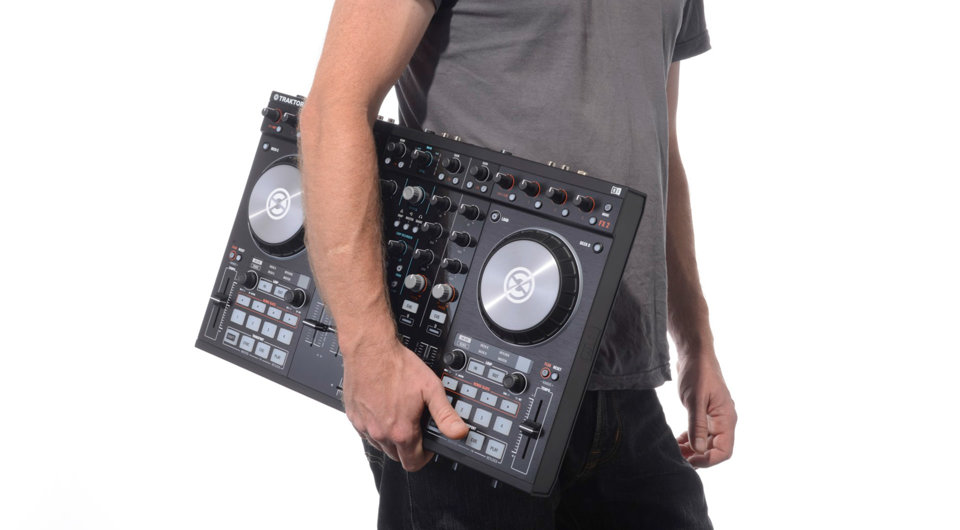 TRAKTOR KONTROL S4 MK2 - Native Instruments(ネイティブインストゥルメンツ) - 【TRAKTOR PRO 2 付属】【iPhone、iPad用 TRAKTOR DJ 対応】