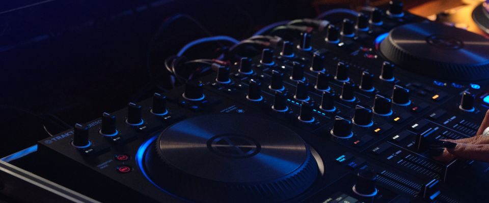 DJ Software : Traktor Pro 4 : Controllers | Traktor