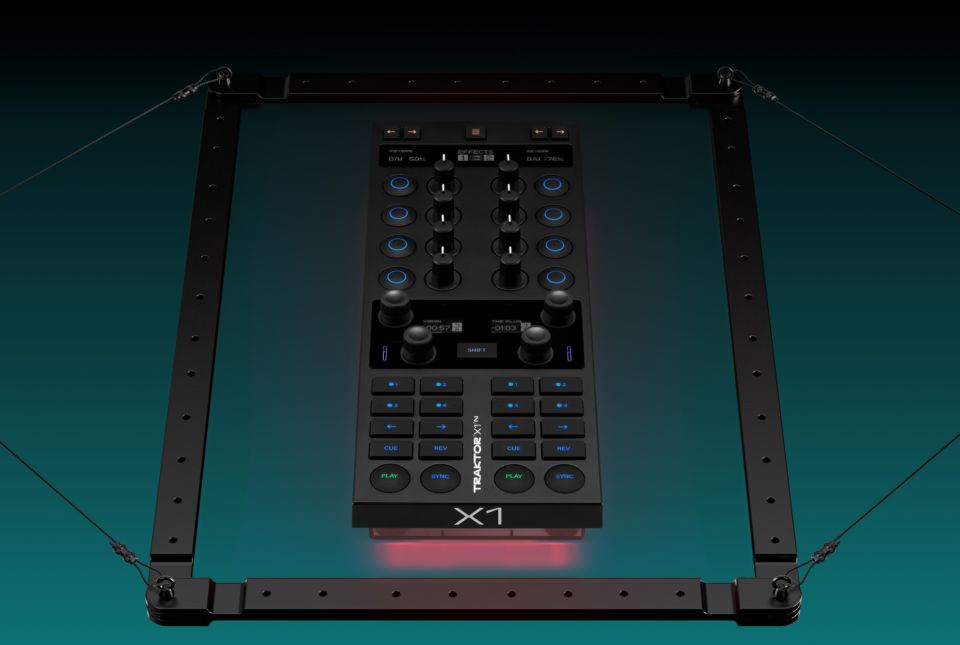 Traktor X1 – portable USB DJ controller